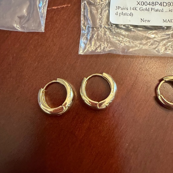 3 pairs of 14k Gold Plated Earrings. New in Box! - Picture 7 of 9